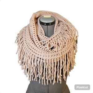 K.I.T. soft pink acrylic crochet knit fringe o-ring scarf one size